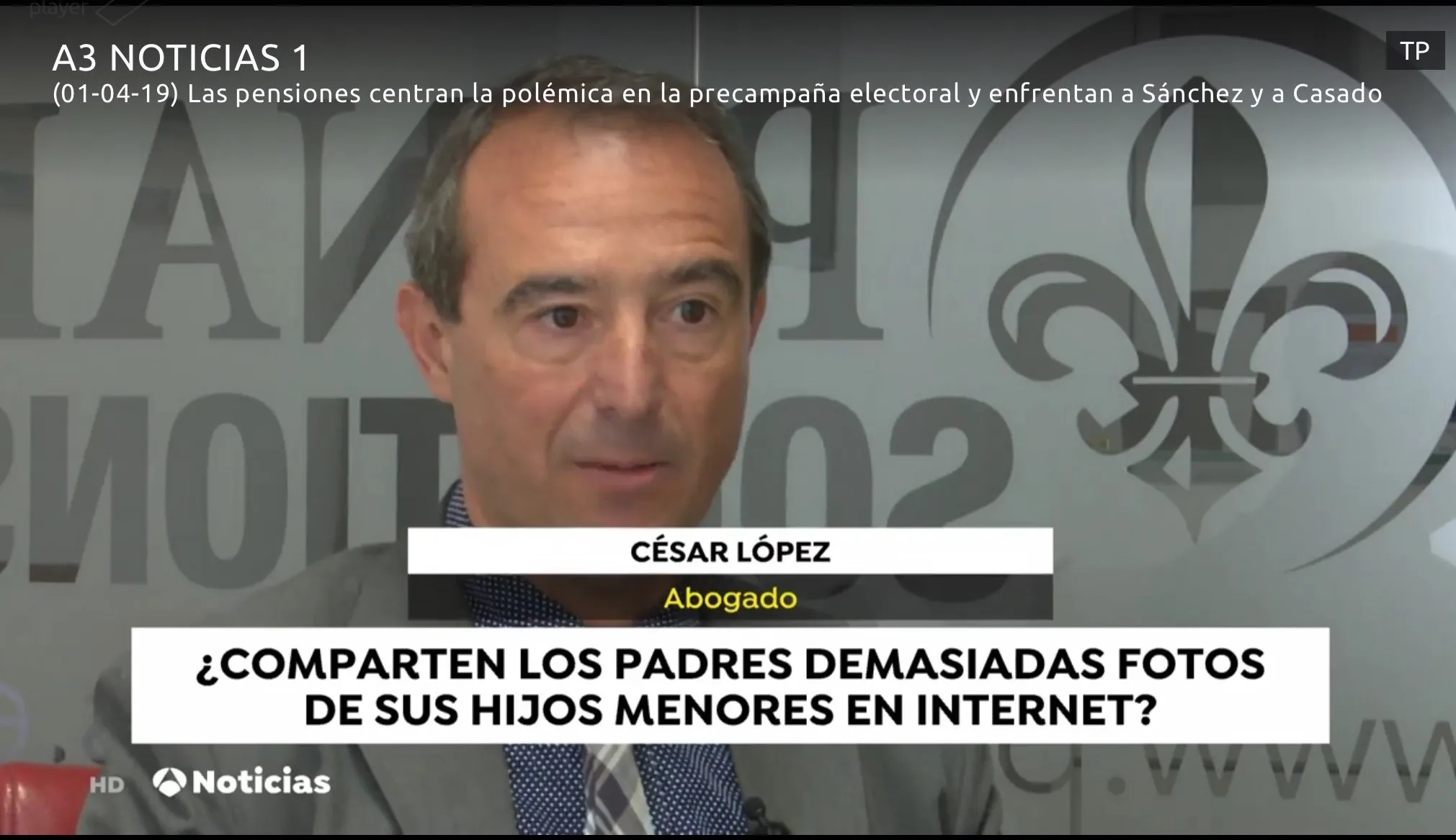 César López Rubio entrevistado en Antena 3 Noticias, en su despacho